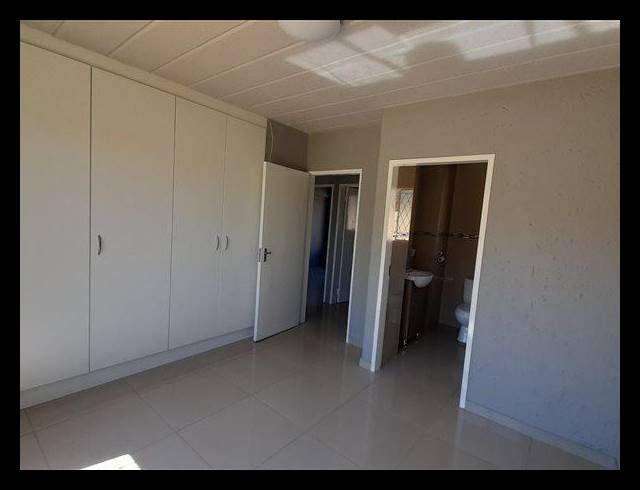 3 BEDROOM TOWNHOUSE FOR SALE IN GLEN MARAIS